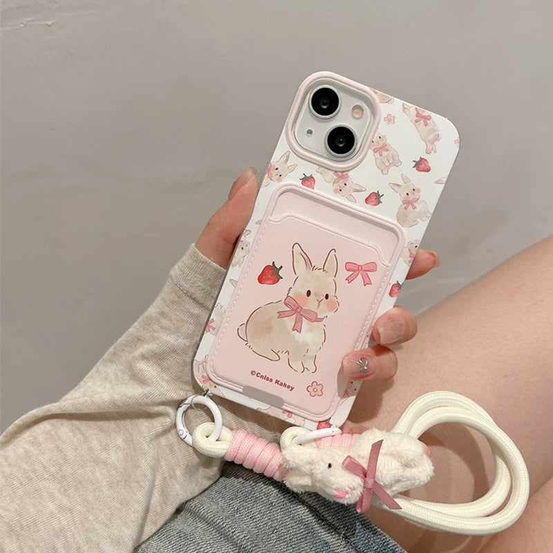 兔子結草莓卡包適用蘋果15PROMAX手機殼14PLUS防摔IPHONE17/16PRO掛繩女13/12/11全包XR/XS矽膠6/7/8P保護套