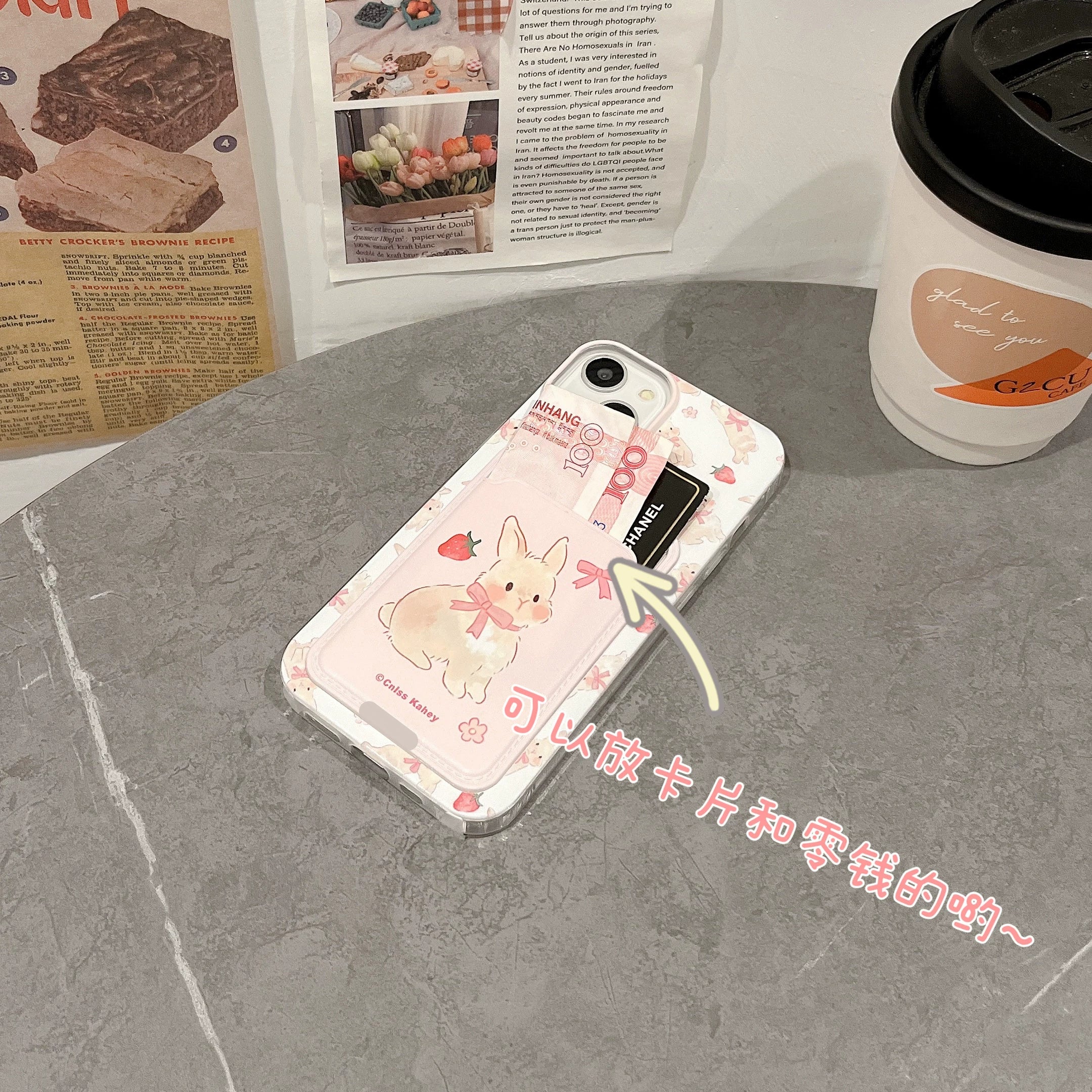 兔子結草莓卡包適用蘋果15PROMAX手機殼14PLUS防摔IPHONE17/16PRO掛繩女13/12/11全包XR/XS矽膠6/7/8P保護套